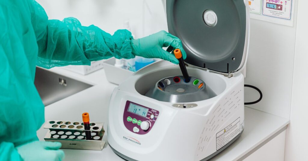 High quality rapid test kit for medical diagnostics and laboratory sample detection with easy to read result indicator